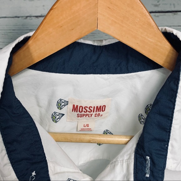 Mossimo Men’s Diamond Buttoned Shirt - Picture 2 of 3